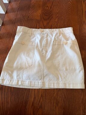 High-Waist Cream Mini Skirt with Front Patch Pockets
